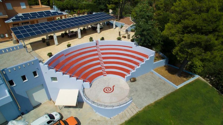 ktima britntziki Theater AERIAL